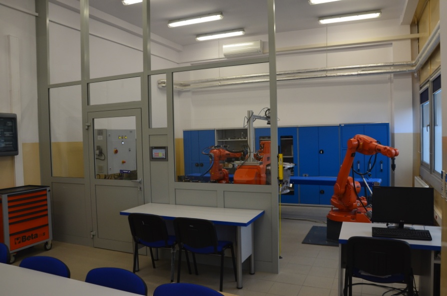 Zdjęcie laboratorium robotyki przemysłowej